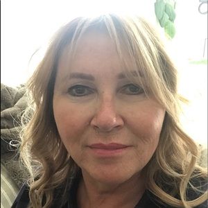 Meet your Posher, Debbie